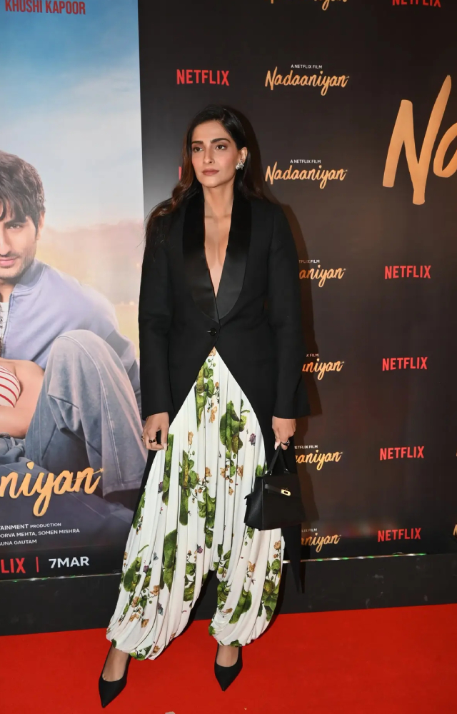 The diva never fails to deliver an impeccable style statement. She attended the event in a stylish black blazer paired with printed white dhoti pants.
