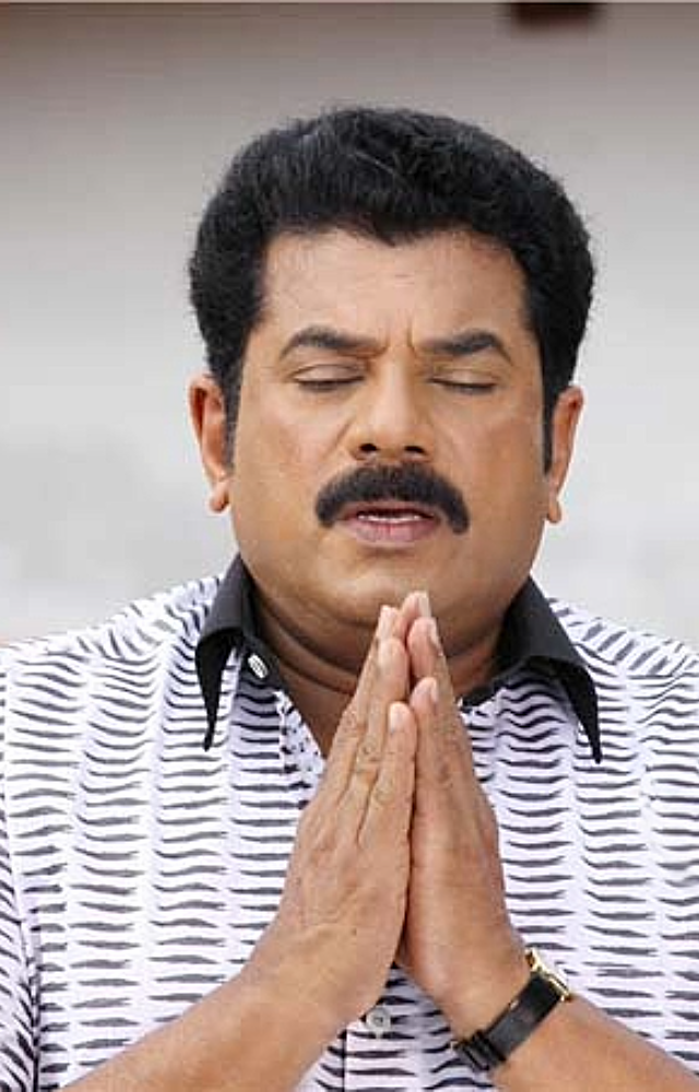 Mukesh rose to stardom after playing the lead in the comedy thriller film “Ramji Rao Speaking. He continued to appear in successful comedy films