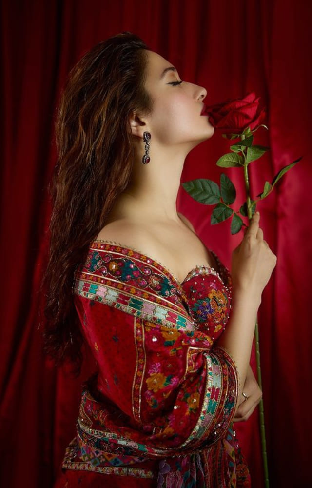 The South Indian actress looked absolutely stunning in a red saree with a corset blouse. It was a modern drape that effortlessly exuded elegance.