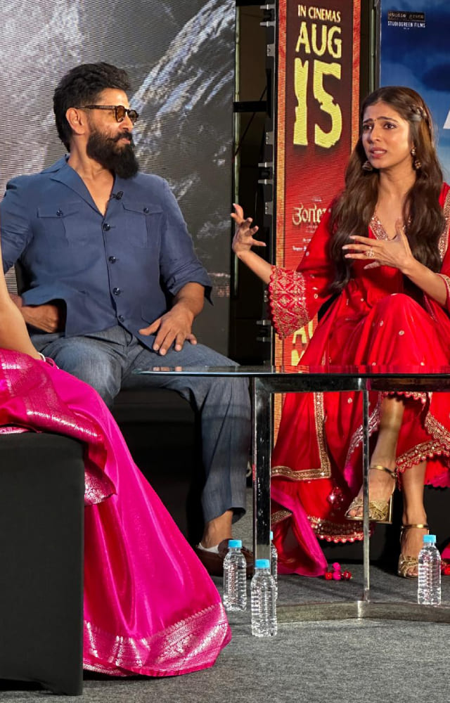 It looks like both the actors are in some serious discussion as they talk about what fans and viewers can anticipate from Thangalaan.