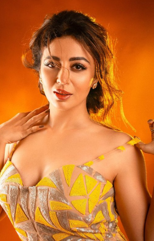 Neha Pendse is stealing the limelight in yellow gown,who is always post pictures on social media and participating in photo shoots