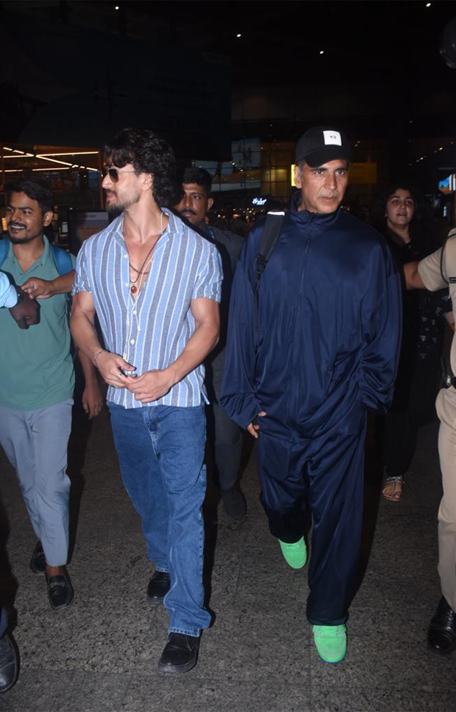 Akshay Kumar and Tiger Shroff`s airport look leaves fan breathless. 