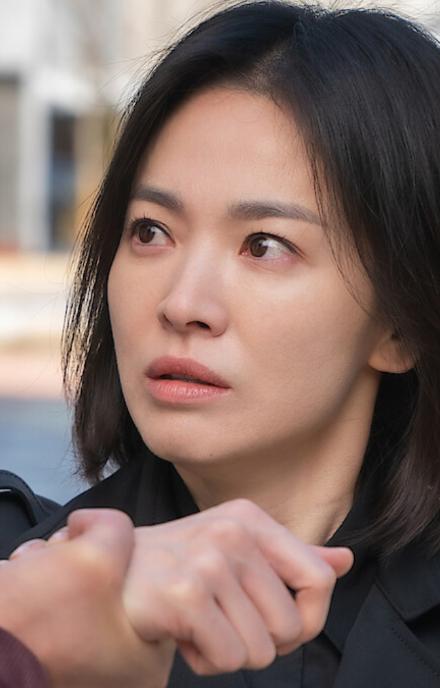 A bullied woman seeks revenge on her tormentors by orchestrating a complex plan that shakes up their lives, leading to unexpected revelations.