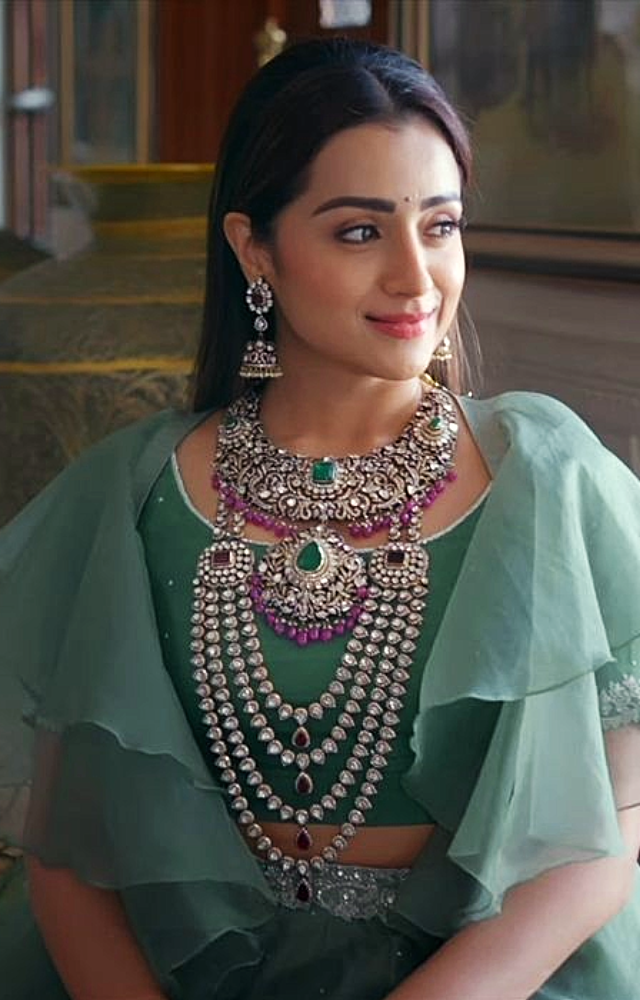 Trisha’s wardrobe includes ethereal Archana Jaju anarkalis. She was seen wearing one with a hand-painted organza silk kalamkari dupatta.