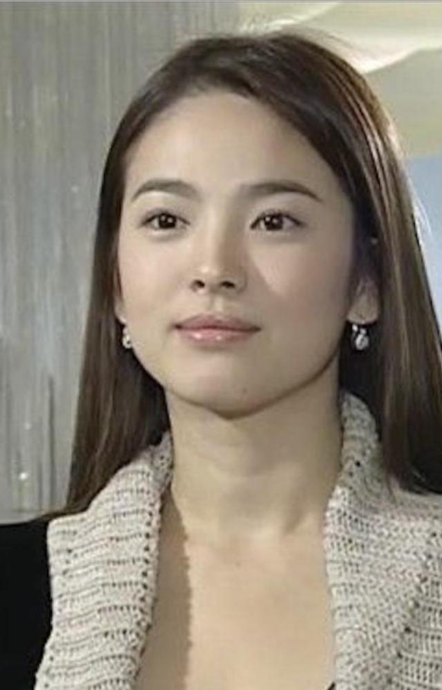 As Han Ji-eun, she is a struggling scriptwriter forced into a contract marriage with a famous actor, leading to comedic and heartfelt moments.