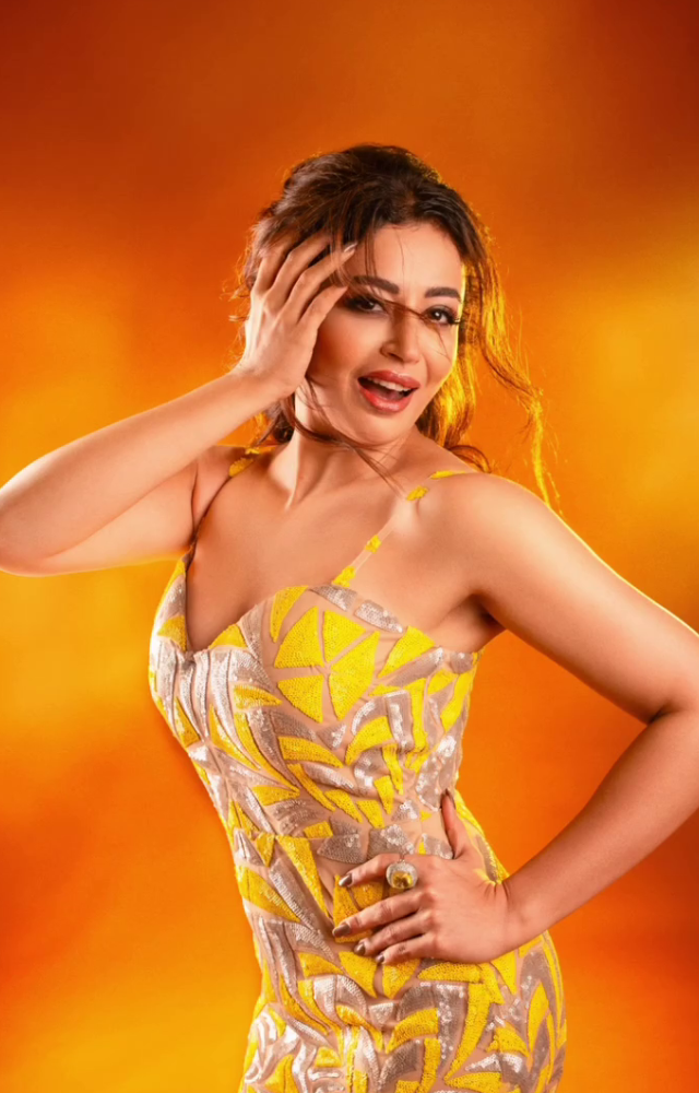 Neha Pendse posted a picture of herself on Instagram wearing a yellow dress.The actress captured the moment and the pictures went viral.