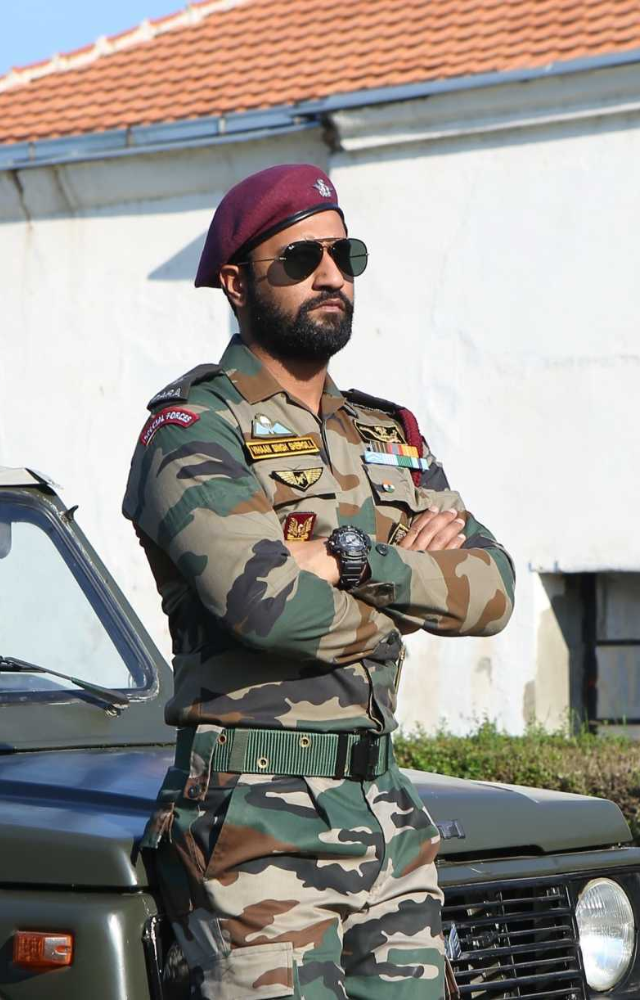 Kaushal effectively conveys a wide spectrum of emotions, from grief and anger over the loss of his comrade to unwavering resolve and inspiring leadership.