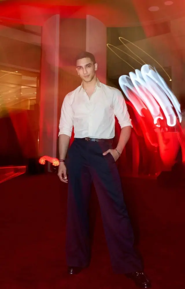 This simple yet striking combination highlights how a well-fitted white shirt can truly melt hearts
