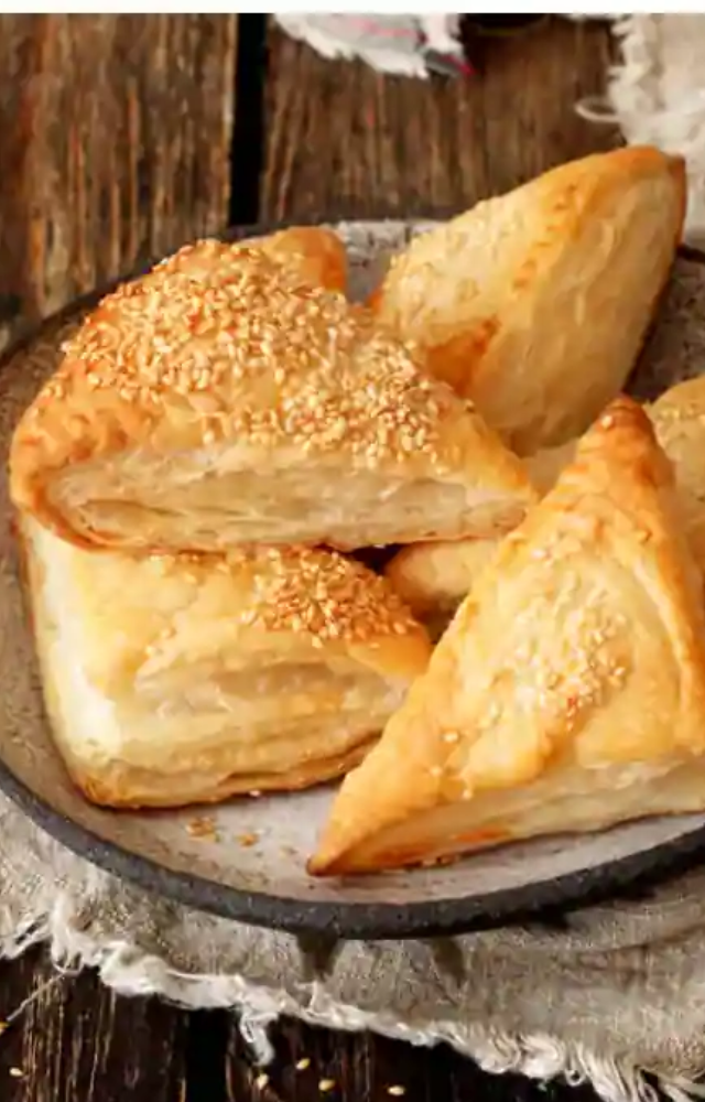Both Anushka and Virat love the delicious puffs at Thom`s Bakery, which are a must-try for anyone visiting.