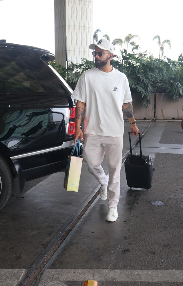 Virat Kohli`s Cool Airport Style