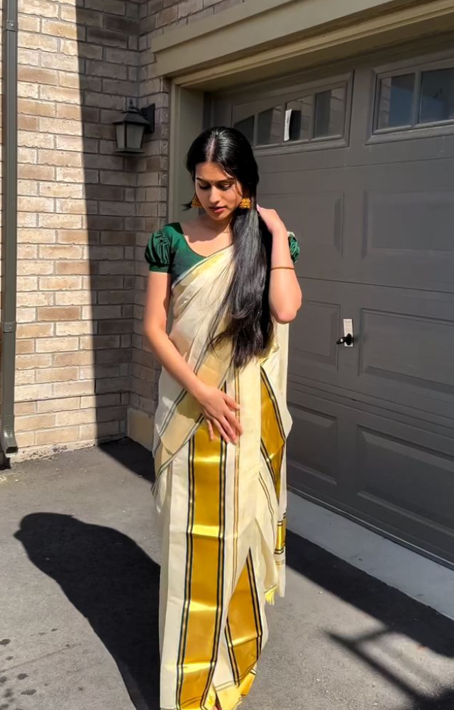 Choose an elegant Set Mundu with a Kasavu border, styled with a contrast blouse, gold jewelry & jasmine blooms for traditional charm.

