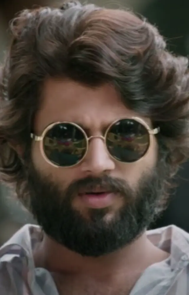 In this gritty and intense love story, Vijay plays Arjun Reddy, a brilliant but troubled medical student who spirals into self-destruction after a heartbreak.