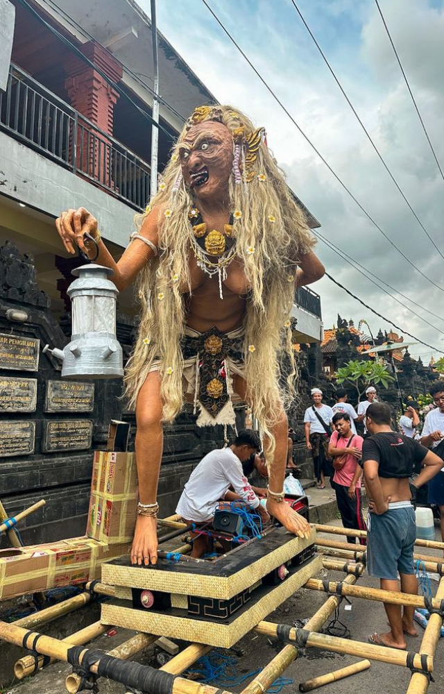 Known as the Balinese New Year, Nyepi is a complete shutdown. No speaking, travel, lights, or noise—just meditation and reflection.
