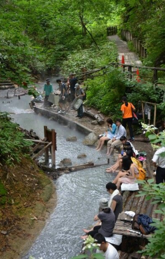 Flowing through Japan’s most famous hot spring town, this small river remains warm year-round thanks to underground volcanic activity.
