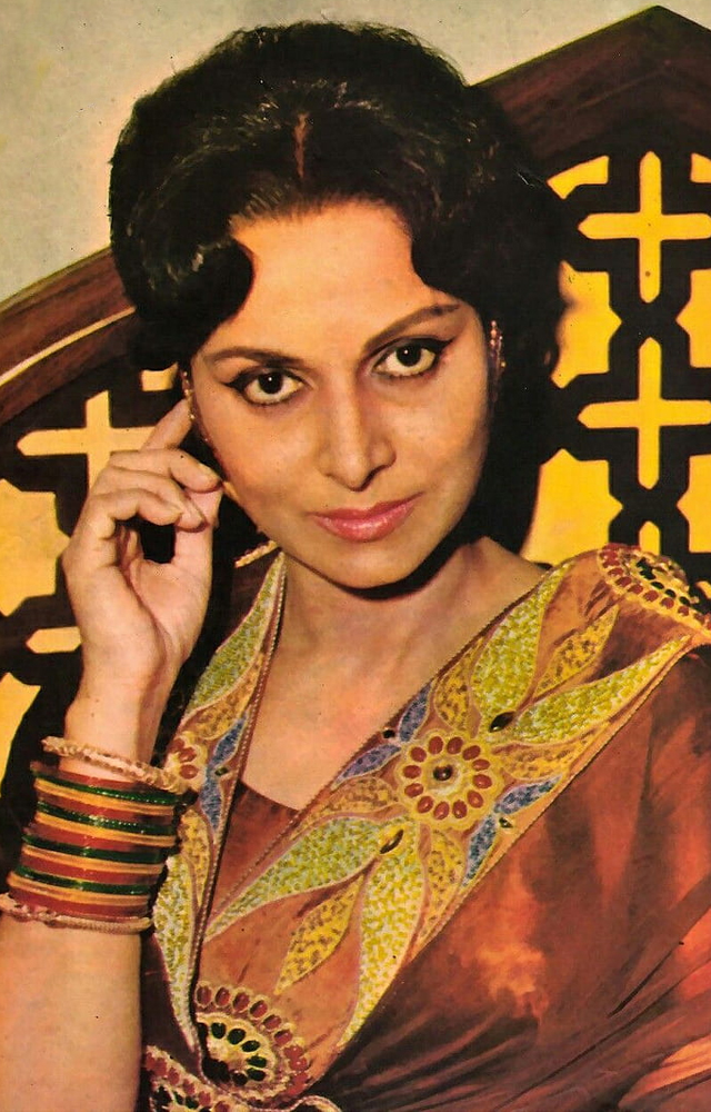 Her role as the protagonist`s amnesiac mother, who remembers him as a dancer, came after the intermission.