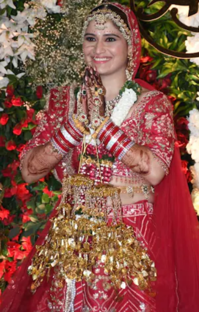 In Bollywood, the red lehenga makes a comeback. Arti looks gorgeous in the red attire on her special day.