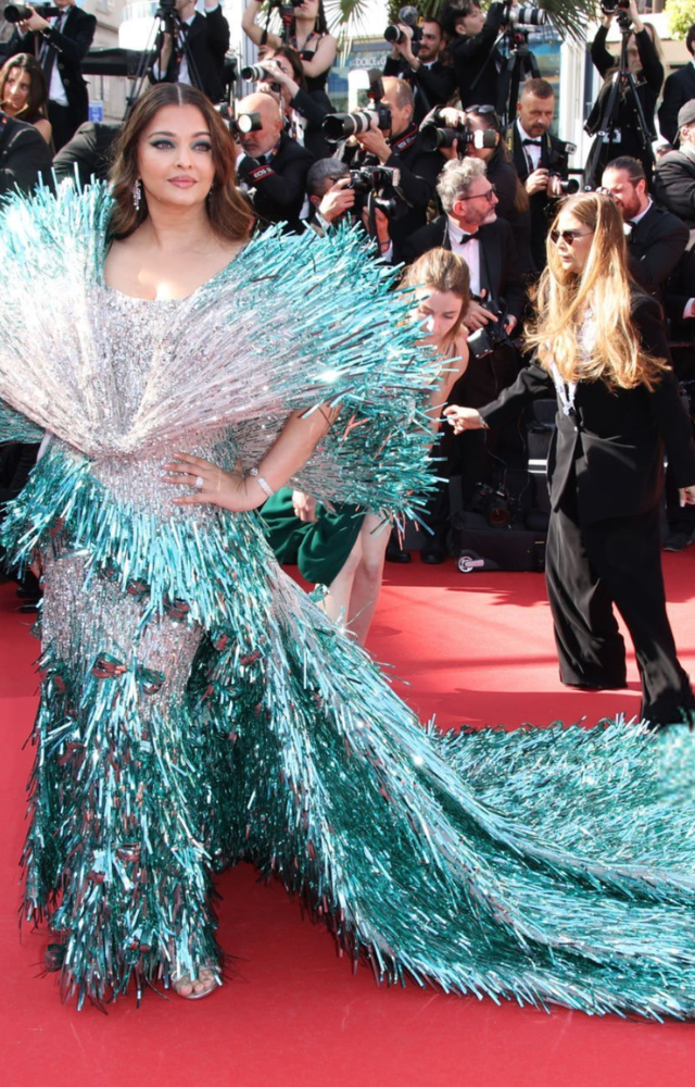 Aishwarya chose a blue and silver, double-shaded gown with a trail and dramatic shoulders for her second day.