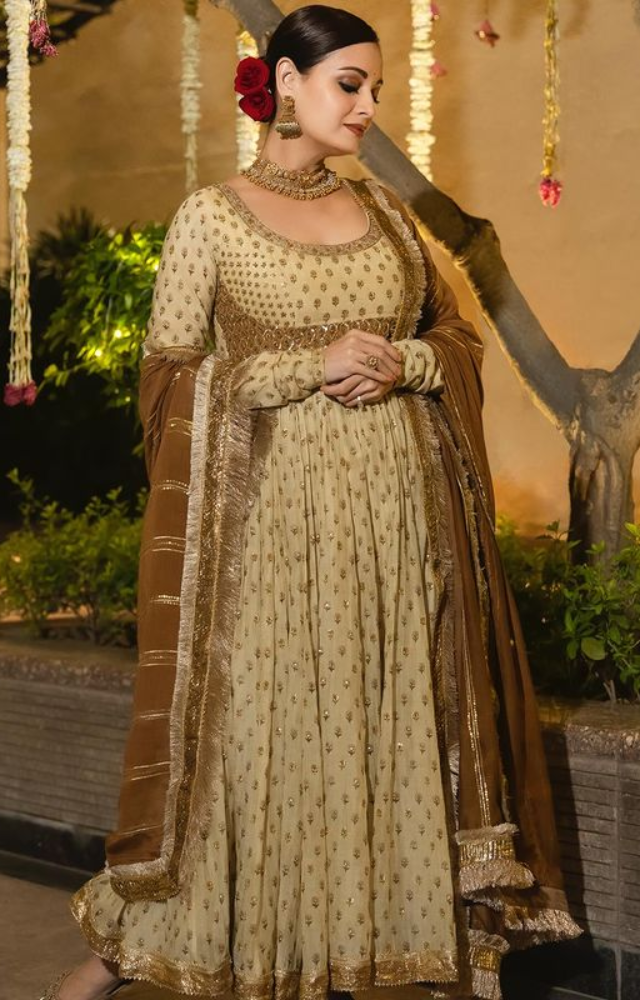 The outfit showcases intricate Rajwadi design, adding a touch of cultural richness.