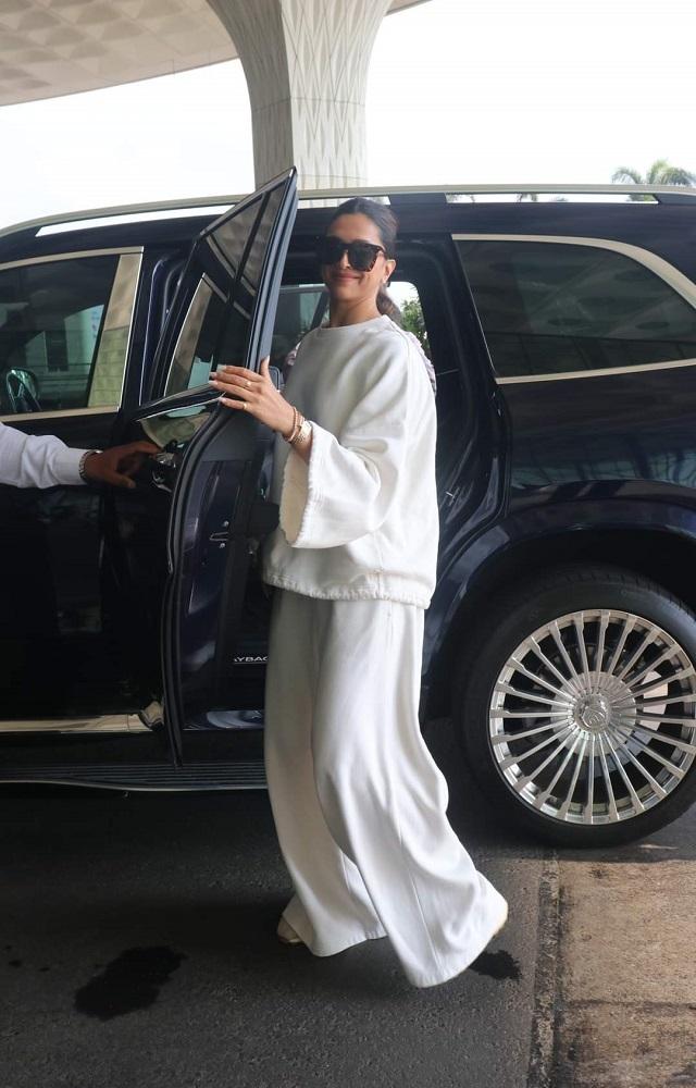 Deepika, Arjun Kapoor Spotted At Airport
