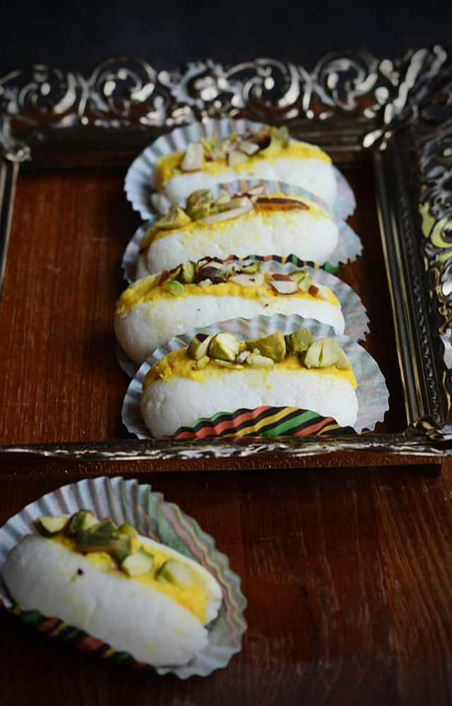 KC Das is a renowned confectionery in Kolkata that serves real Bengali sweets with unparalleled flavours and is well-known for its famous rasgullas.