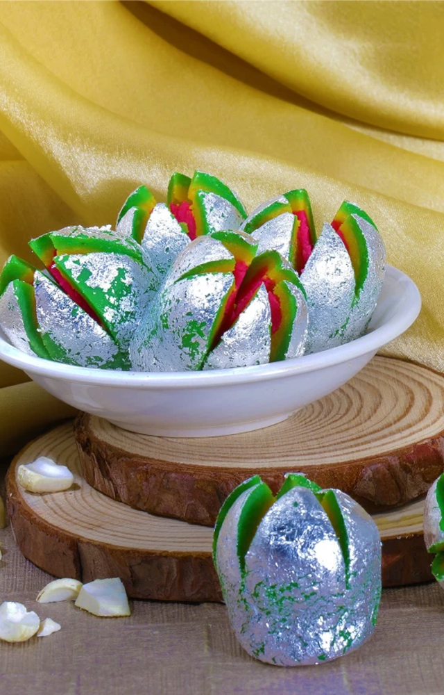 Ghasitaram is well-known for its rich Punjabi sweets and serves delicious traditional foods that are adored by both resident and tourists.
