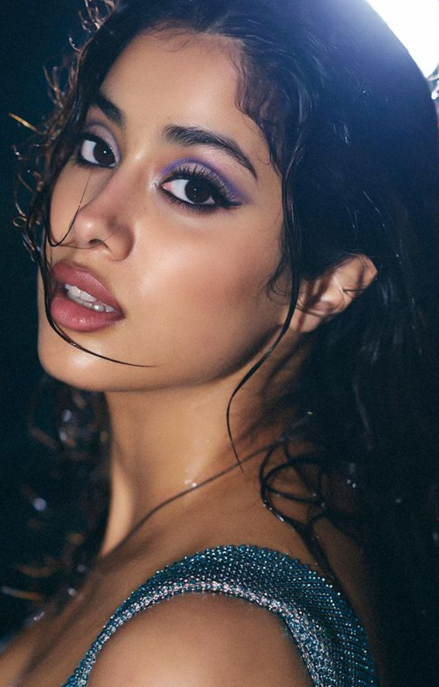 Like Sridevi, Janhvi Kapoor dazzles