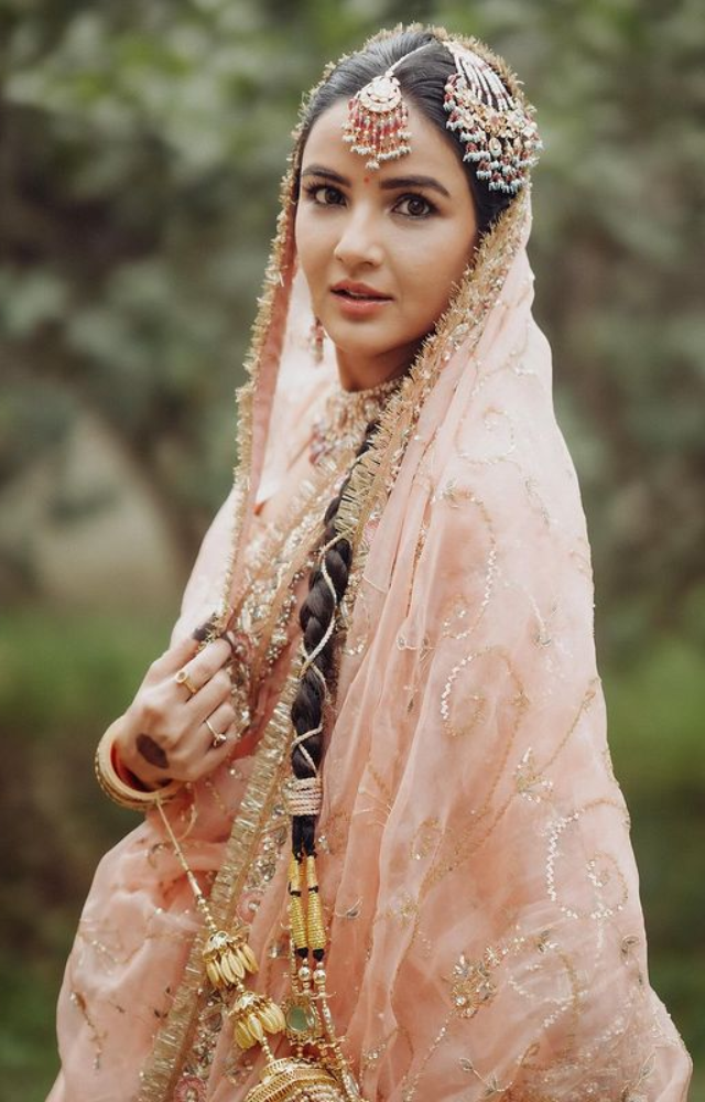 Jasmin Bhasin turns into a Punjabi bride