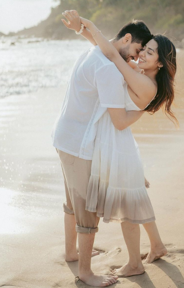 Sonu Aka Jheel Mehta`s Romantic Pictures