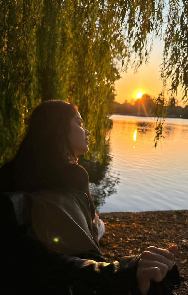 The Natural Beauty Ritual of Jhanvi Kapoor: Connecting with Nature for Radiant Vibes