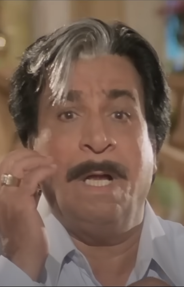 In this hilarious comedy of blunders and humour, Govinda plays a crafty hotel owner who attempts to fool a wealthy but naive man.