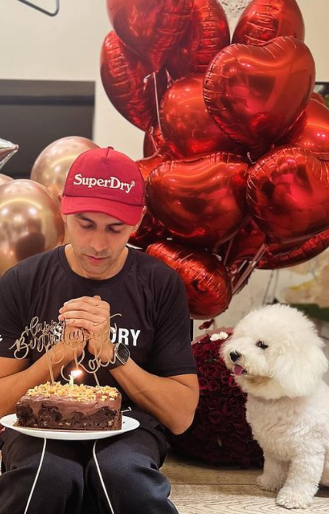 Kartik Aryan`s Pet-Filled Birthday Bash