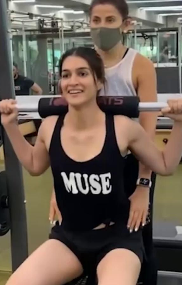 Leg day at the gym with Kriti Sanon