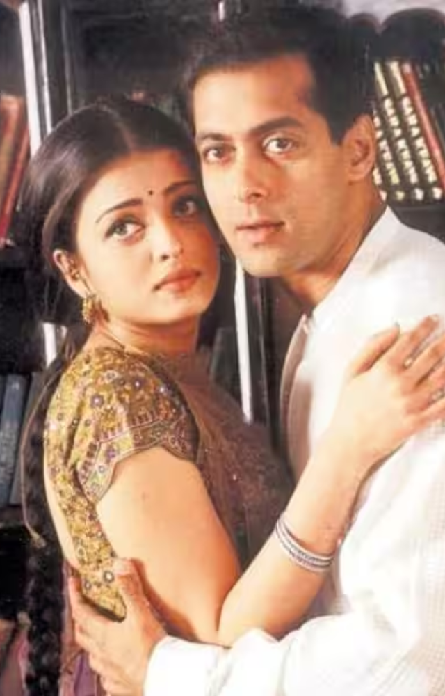 This soul-stirring song from the movie Hum Dil De Chuke Sanam is a mesmerising melody that expresses the longing of separated lovers.