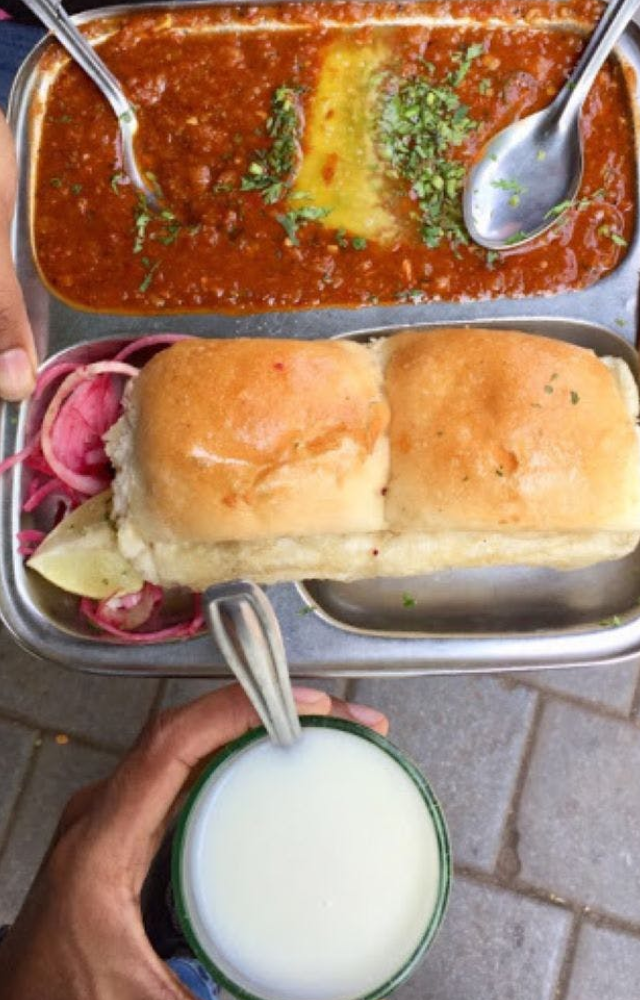 Thanks to its unique masala blend, Cannon Pav Bhaji, which is tucked away close to Chhatrapati Shivaji Maharaj Terminus (CST), offers a mouthwatering pav bhaji 