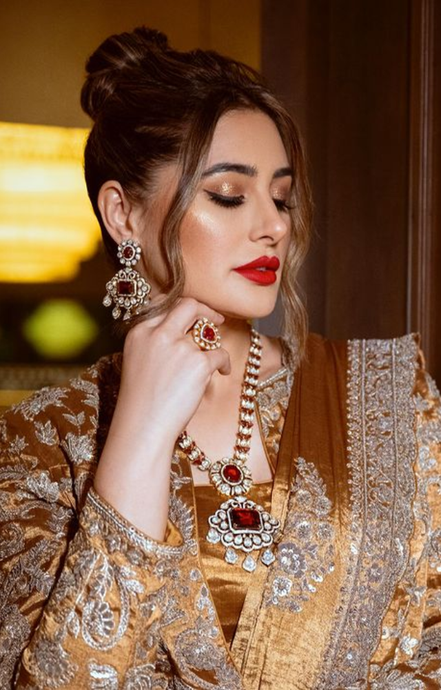 Nargis Fakhri, looking stunning in a gorgeous ensemble, graced the Filmfare Awards, radiating refinement and style.