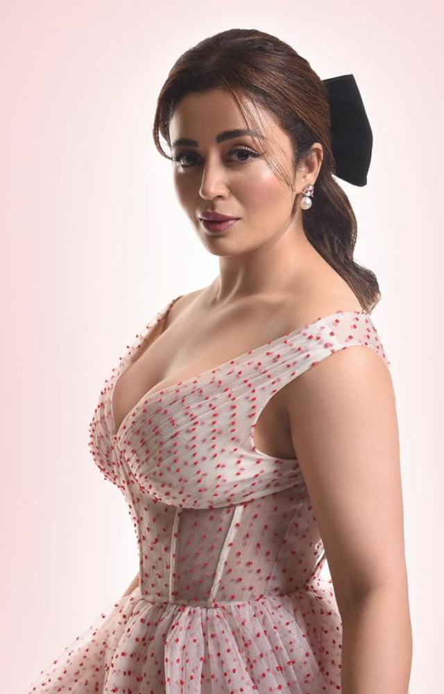 Nehha Pendse looking gorgeous