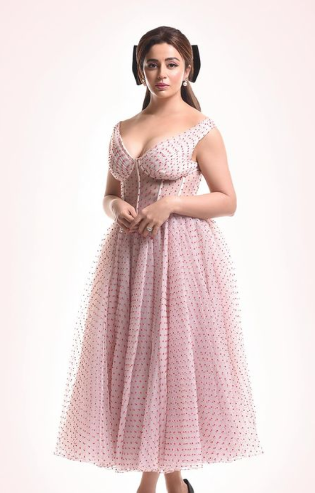 Nehha Pendse, a vision of beauty, mesmerizes with her gorgeous presence, exuding grace and elegance at every turn.