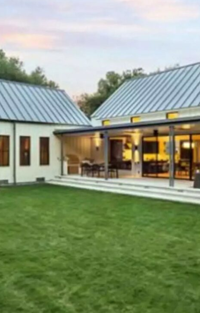 Salman Khan`s Panvel farmhouse is a massive home with a gorgeous garden and amenities that is situated on the outskirts of Mumbai and surrounded by acres