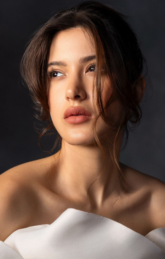 Shanaya Kapoor in White Rose Gown