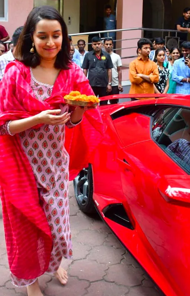 Discover the characteristics that set Shraddha Kapoor`s new vehicle apart as an industry emblem of sophistication, elegance, and luxury!
