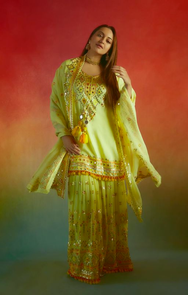 Sonakshi Sinha graces Heeramandi with elegance, portraying a captivating presence in this intriguing cinematic world.