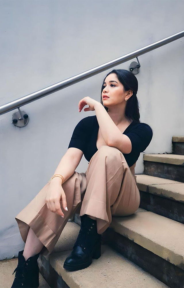 In her carefree ensemble, Sara Tendulkar radiated confidence and easy elegance.