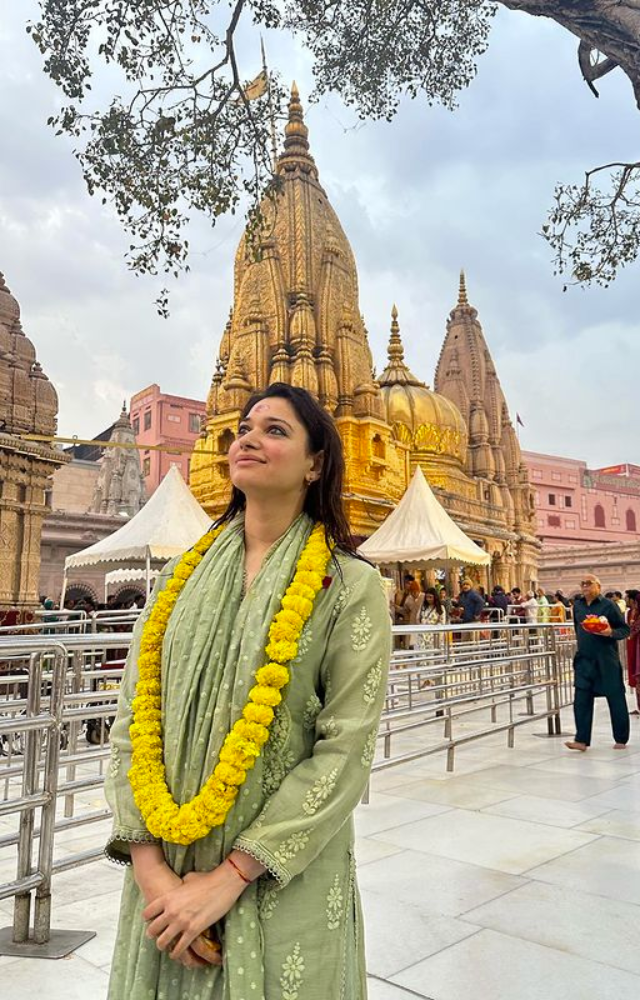 Tamannaah Bhatia graces Kashi Vishwanath Temple, embodying serenity and spiritual poise in a sacred rendezvous