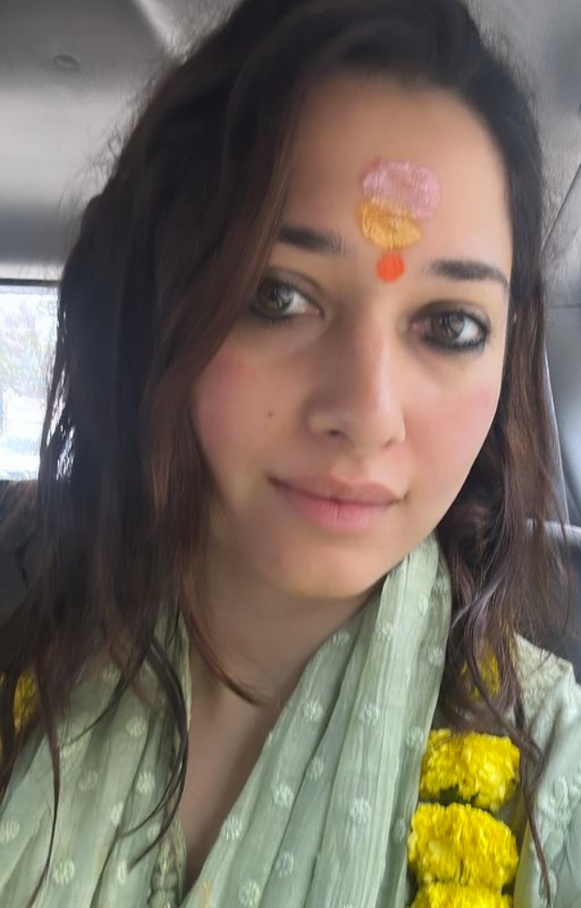 Tamannaah at Kashi Vishwanath temple