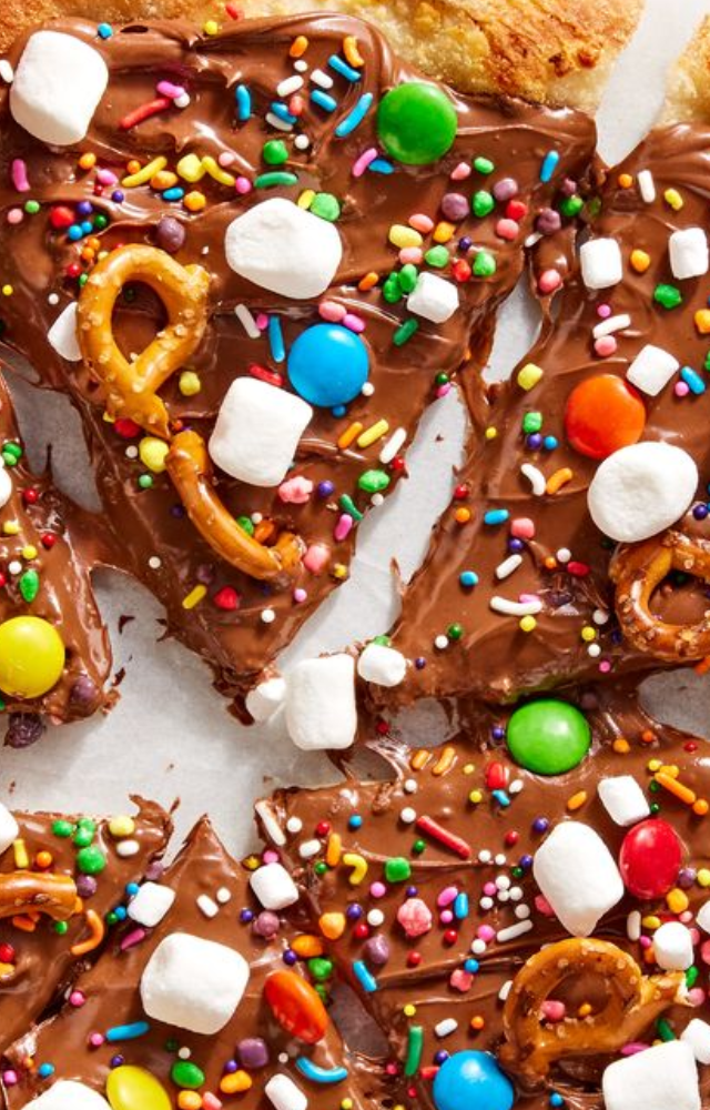 Chocolate pizza is a whole other story. This recipe is for you if you can picture cheesy bread with chocolate syrups and melted bits on top.

