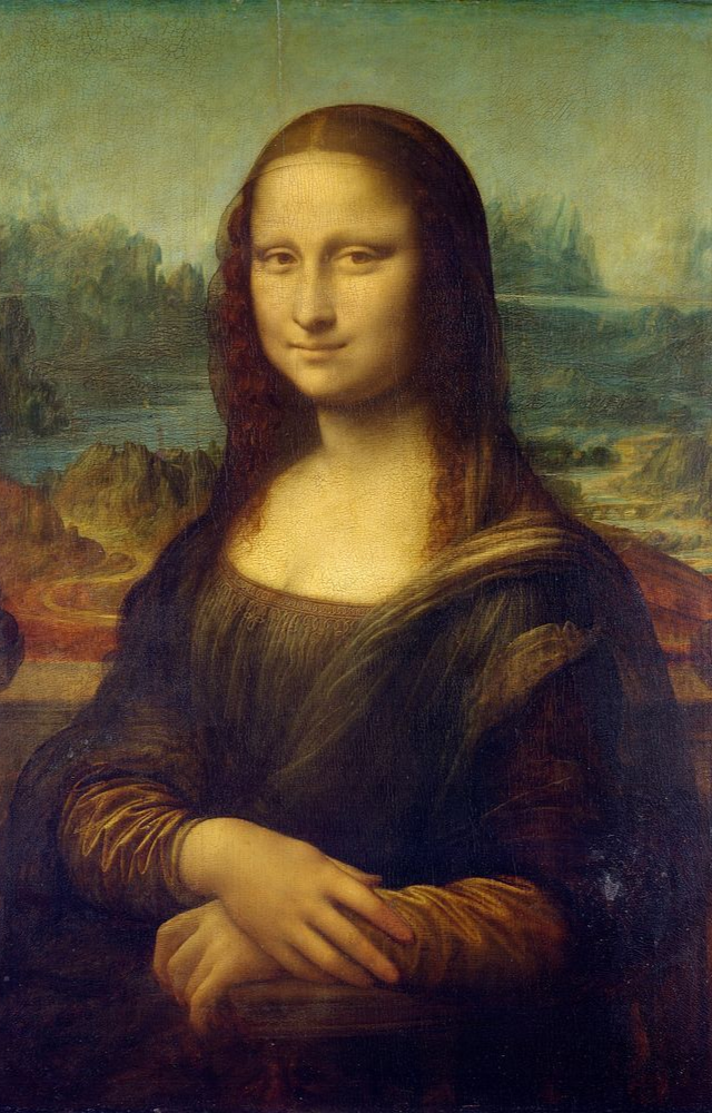 Historians believe her eyes contain tiny letters, and her smile may reflect deeper philosophical ideas on illusion, beauty, and identity.
