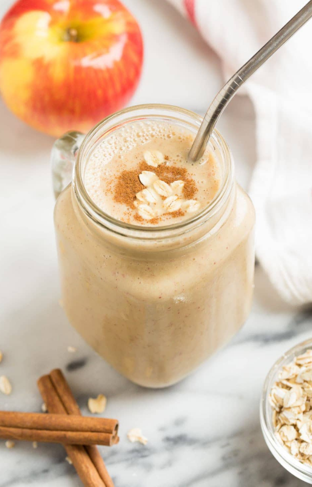 Blend apples with oats, yogurt, and a hint of cinnamon. A quick, fiber-loaded drink on busy mornings.
