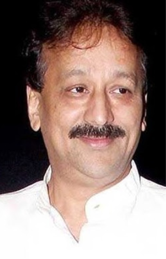 Baba Siddique maintains strong relationships with icons like Salman Khan and Shah Rukh Khan, highlighting his importance in Bollywood.