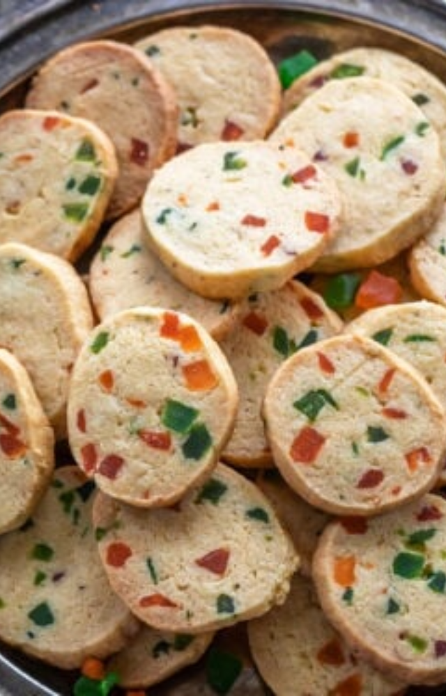 Infused with tutti frutti and a nostalgic touch of Hyderabad. Crisp, colorful, and full of flavor.
