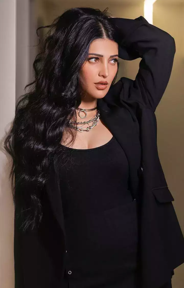 A classic black dress brings out her effortless charm with a touch of sophistication. Sometimes, simplicity makes the biggest statement!
